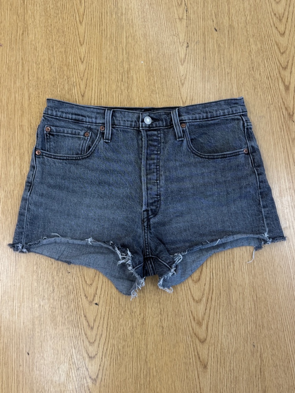Levi's Women’s 501 Charcoal Black Wash Frayed Hem Denim Cutoff Shorts Size 31